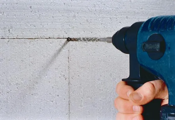 Zdjęcie Jak założyć otwornicę na wiertarkę - prosty sposób na idealne otwory w 5 minut