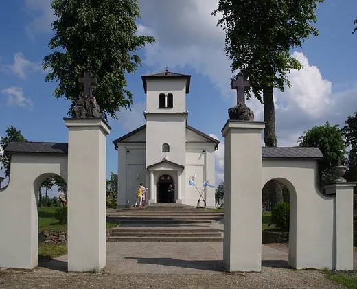 Zdjęcie Sanktuarium Matki Bożej Bolesnej w Świętej Wodzie – historia, kult i praktyczne informacje dla pielgrzymów