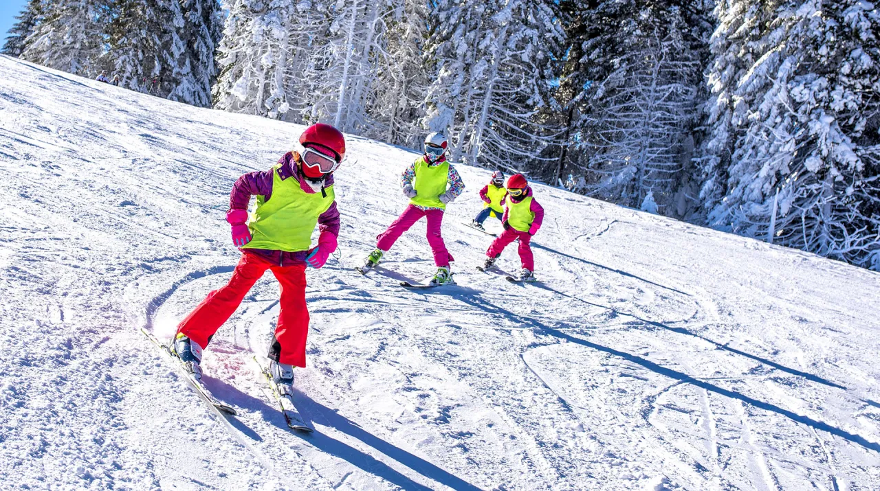Zdjęcie Narty czy snowboard dla dziecka? Kt&oacute;ry sport wybrać?