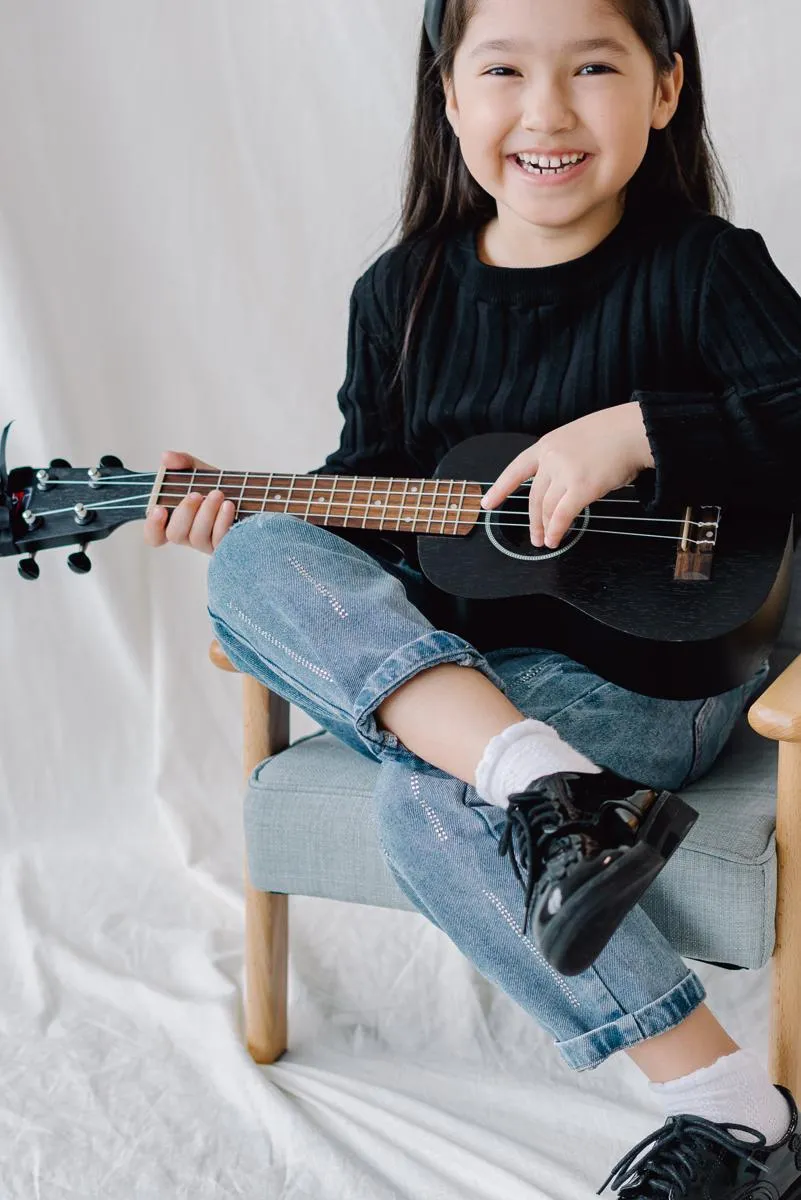 Zdjęcie Ukulele drewniane czy plastikowe - co wybrać, aby nie żałować?