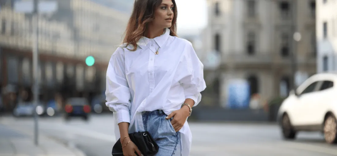 Zdjęcie Jak nosić białą koszulę oversize, aby wyglądać stylowo i modnie
