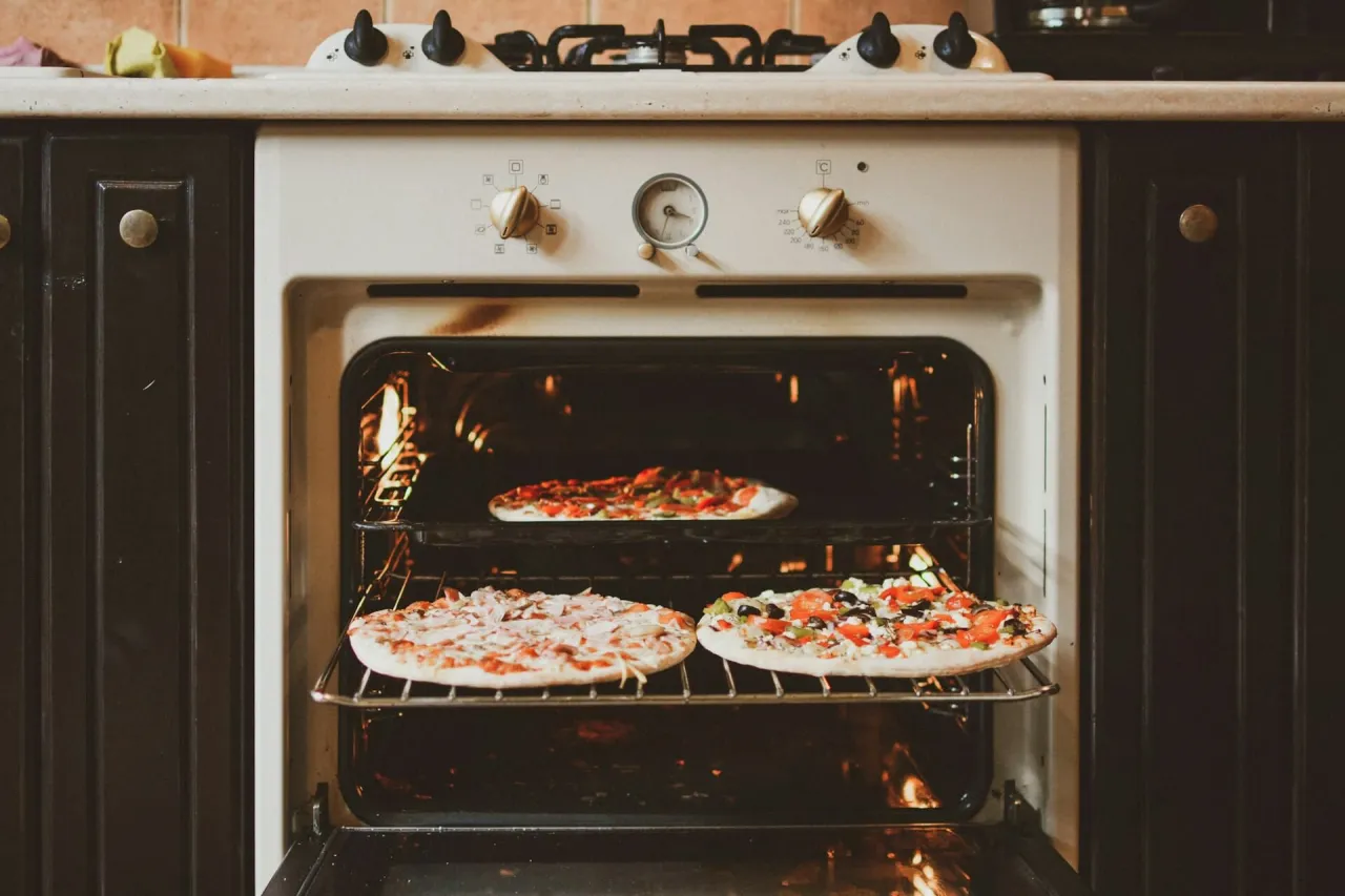 Zdjęcie Pizza z termoobiegiem czy bez: Która metoda zapewnia lepszy smak?