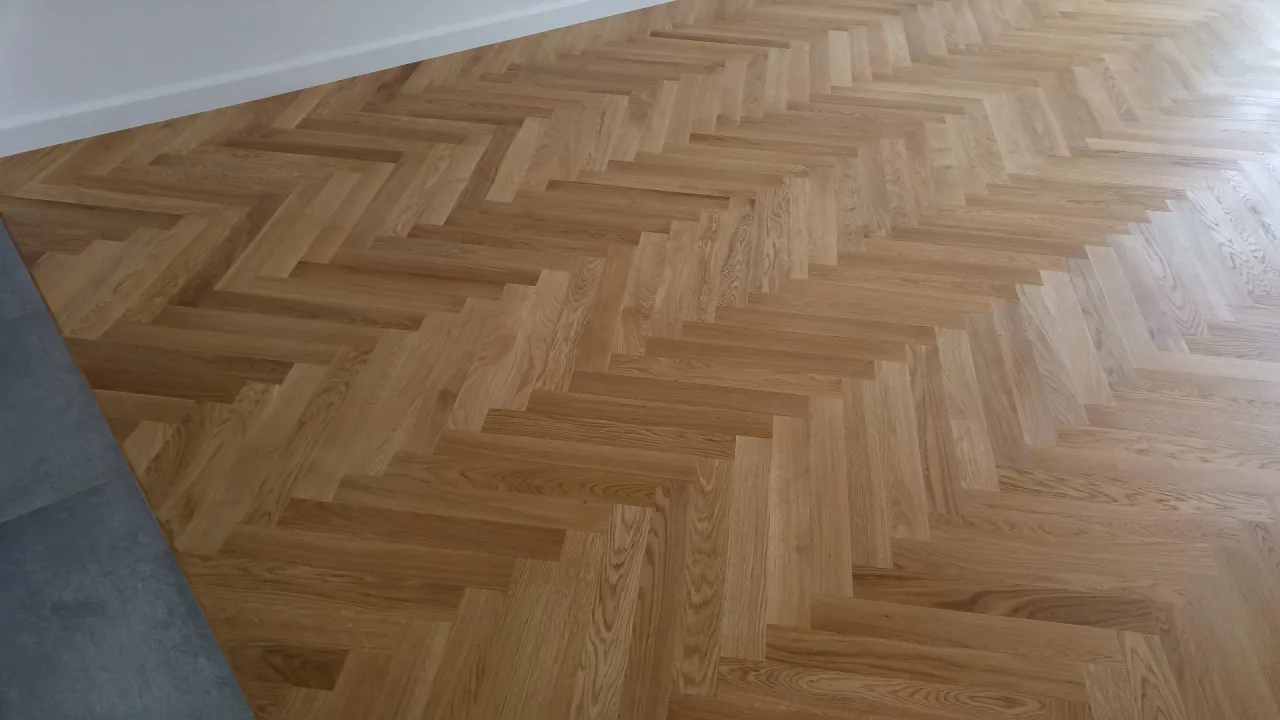 Zdjęcie Nie daj się oszukać: ile kosztuje parkiet dębowy i co wpływa na cenę?