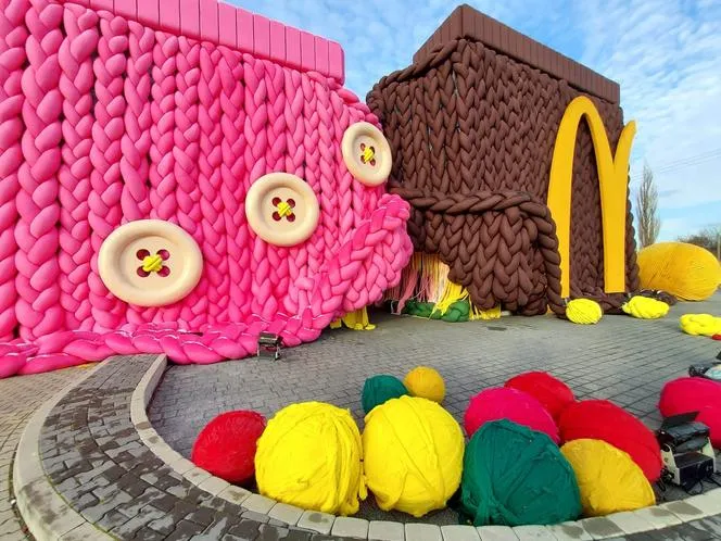 Zdjęcie Gdzie jest McDonald's z sweterkiem? Sprawdź lokalizację w Ustroniu