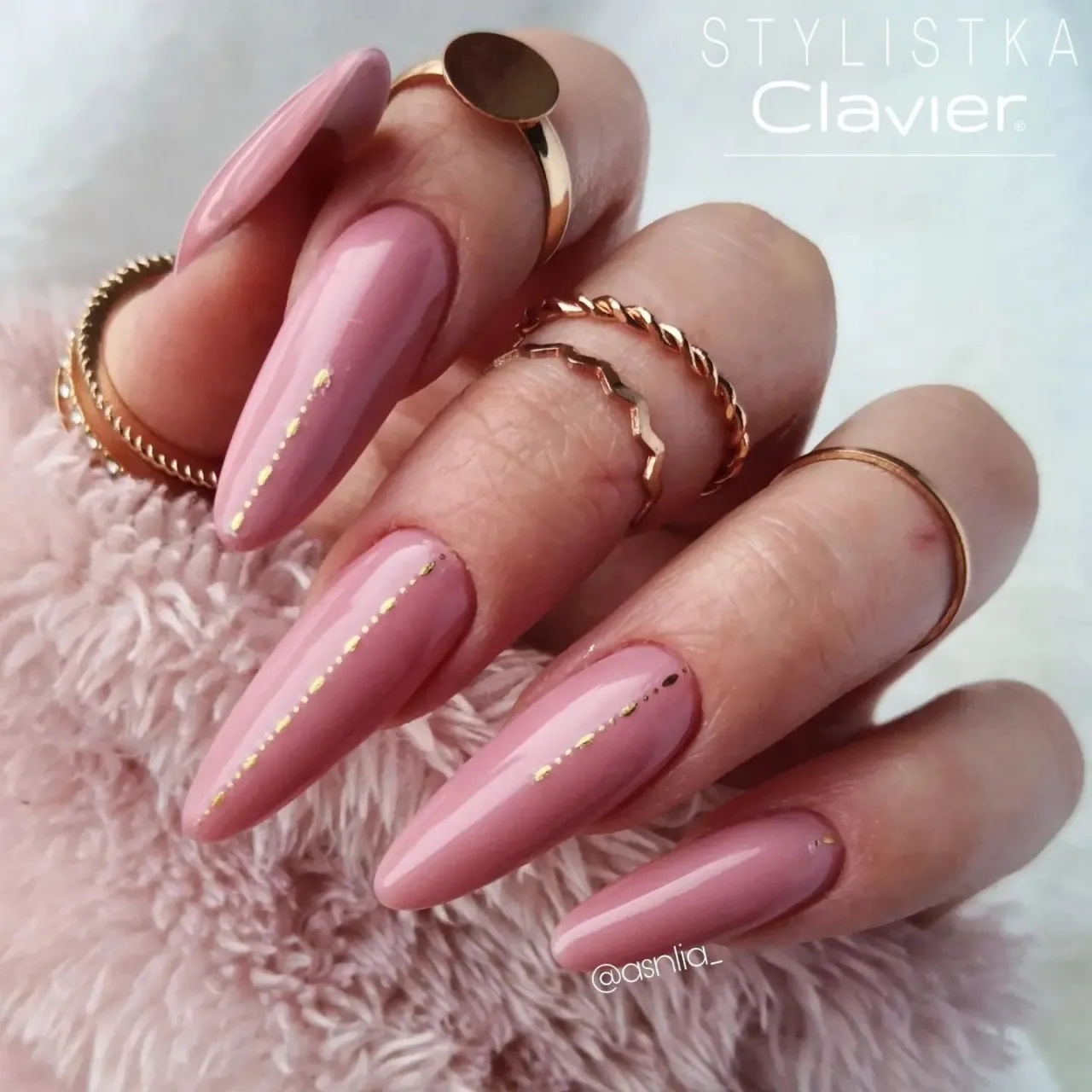 Zdjęcie Jakie paznokcie są teraz modne? Odkryj najnowsze trendy i kolory