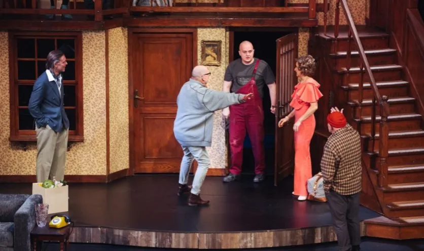 Zdjęcie Czego nie widać w Teatrze Kwadrat – zaskakująca farsa pełna chaosu