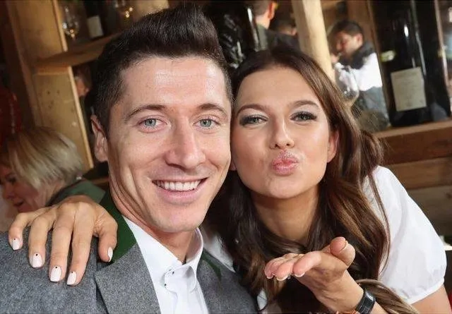 Zdjęcie Kim jest Anna Lewandowska? Żona Roberta - kariera i osiągnięcia