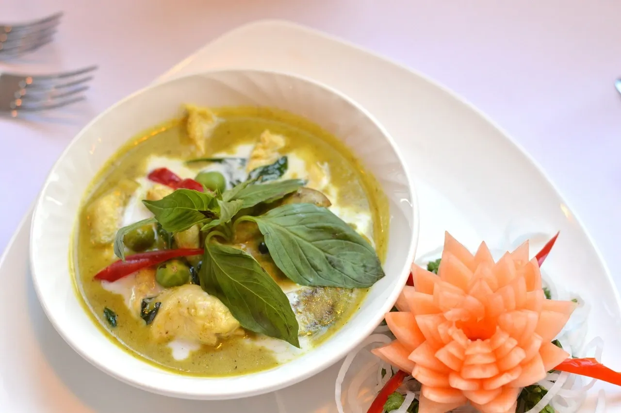 Zdjęcie Czy żółte curry jest ostre? Poznaj jego łagodny smak i składniki