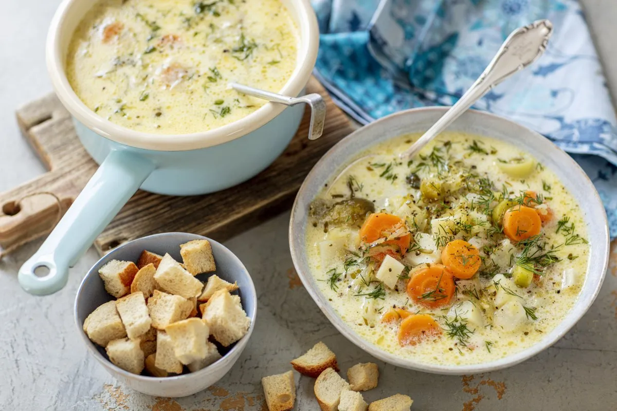 Zdjęcie Zupa ogórkowa lekkostrawna? Sprawdź, jak ją zrobić!