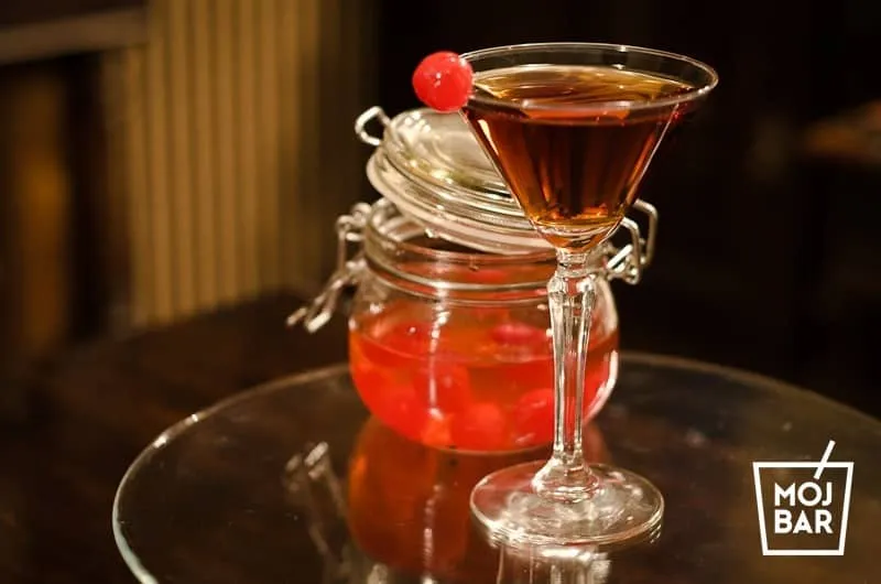 Zdjęcie Jak przygotować idealny drink Manhattan: składniki i historia