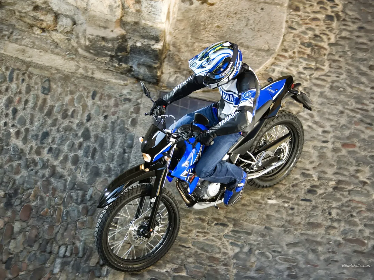 Zdjęcie Motocykl enduro jaki wybrać – kluczowe czynniki, które musisz znać