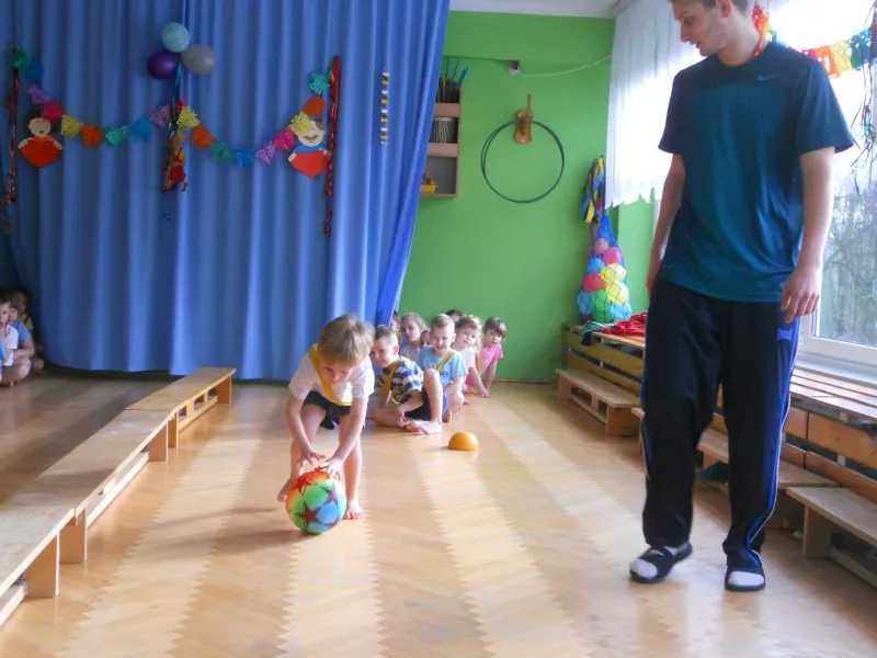 Zdjęcie Zawody sportowe dla dzieci i rodziców w przedszkolu - radość i rozwój