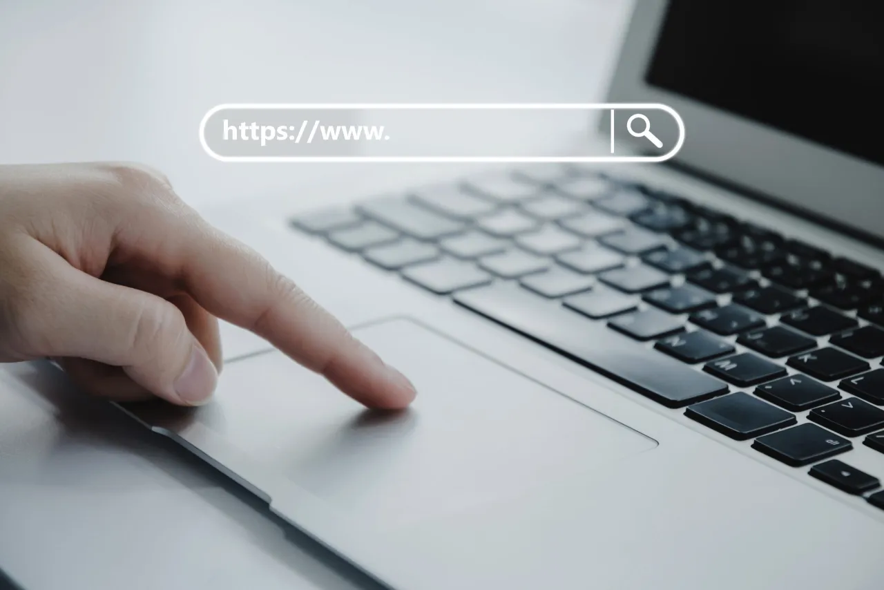 Zdjęcie Co daje domena? Kluczowe korzyści dla Twojej marki online