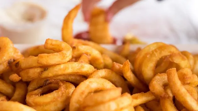 Zdjęcie Jak zrobić zakręcone frytki – łatwy przepis na pyszne frytki spiralne