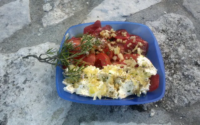 Zdjęcie Co wziąć pod namiot do jedzenia? Sprawdzone listy i przepisy