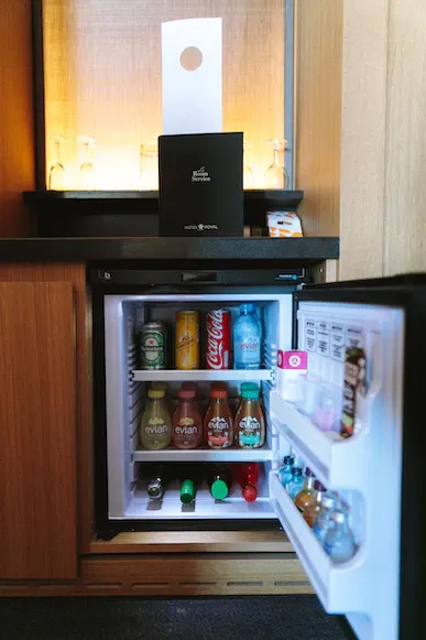 Zdjęcie Czy minibar w hotelu jest płatny? Sprawdź, aby uniknąć niespodzianek