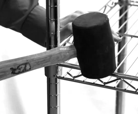 Zdjęcie Jak złożyć regał metalowy - proste kroki, które ułatwią montaż