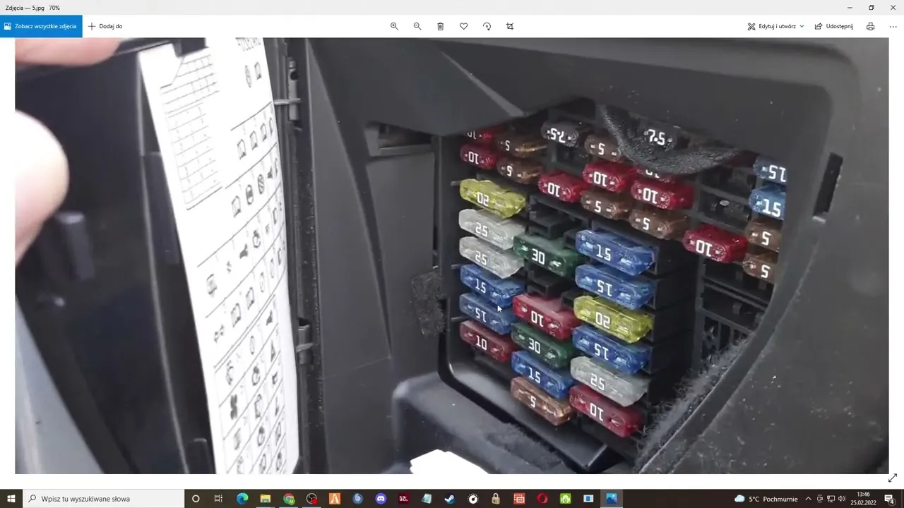 Zdjęcie Gdzie są bezpieczniki w Golfie 4? Oto co musisz wiedzieć