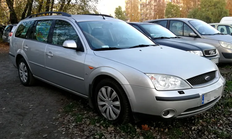 Zdjęcie Ile wchodzi płynu do chłodnicy Mondeo MK3 i jak uniknąć błędów