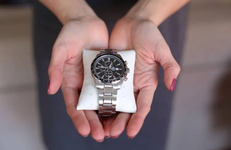 Zdjęcie Dlaczego nie daje się zegarków w prezencie? Odkryj przesądy i ich znaczenie