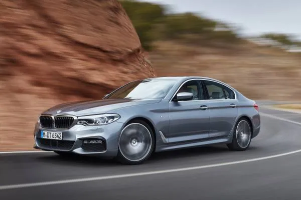 Zdjęcie BMW serii 5: historia, generacje i cechy luksusowego sedana