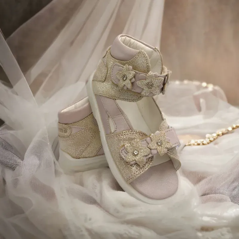 Zdjęcie Jakie buty na komunię dla mamy, by uniknąć dyskomfortu i wyglądać elegancko