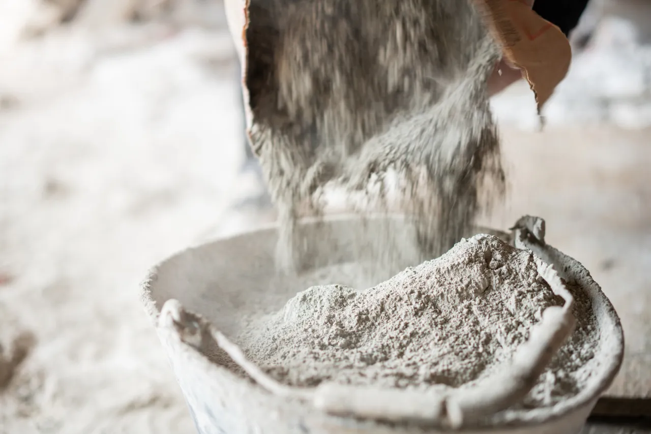 Zdjęcie Czy cement i beton to to samo? Poznaj kluczowe różnice!