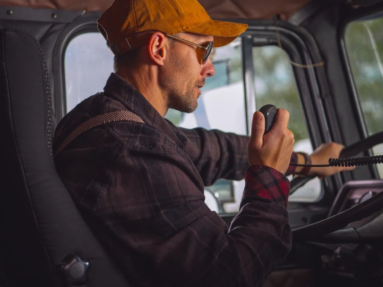 Zdjęcie Cb radio w polsce am czy fm - co wybrać dla lepszej jakości?