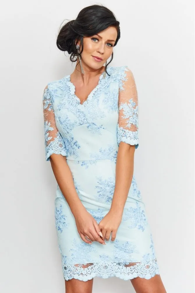 Zdjęcie Jaką sukienkę na komunię dla mamy wybrać, by wyglądać elegancko?