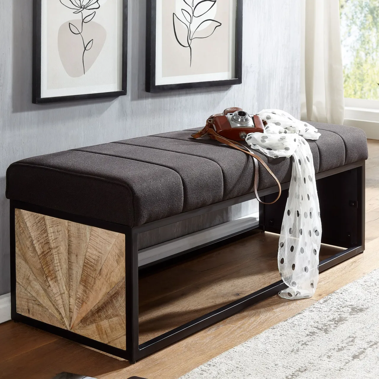 Zdjęcie Polsterbänke Schlafzimmer: Praktische Lösungen für Stil und Stauraum