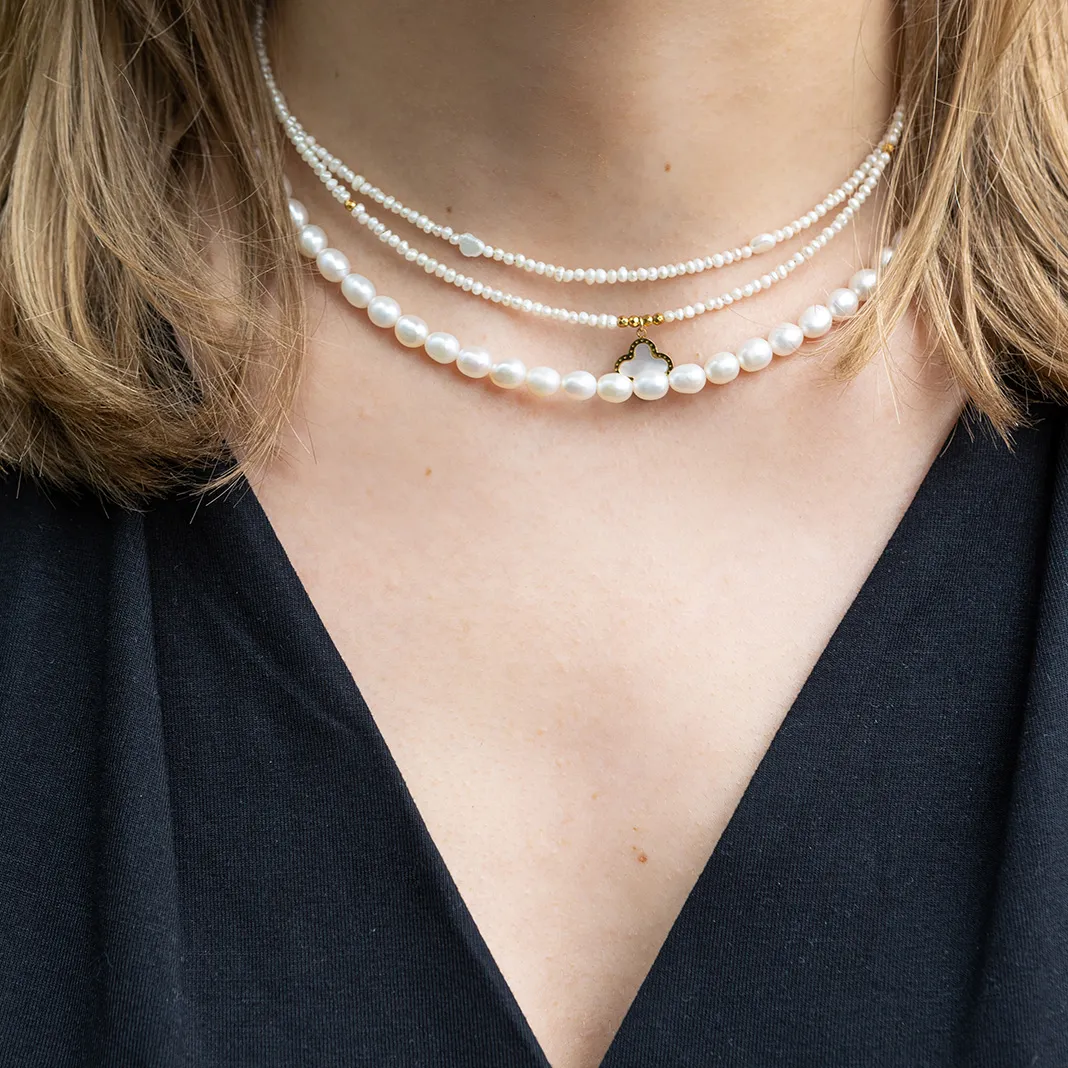 Zdjęcie Czy chokery są modne? Odkryj najnowsze trendy i style, które zachwycają