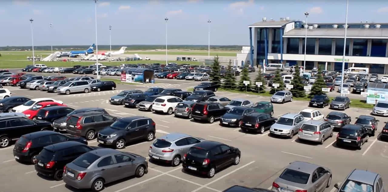 Zdjęcie Ile kosztuje wjazd na lotnisko Pyrzowice? Sprawdź ceny parkingu