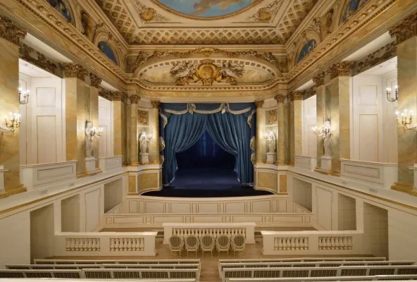 Zdjęcie Teatr Królewski w Łazienkach: Historia i aktualne wydarzenia kulturalne
