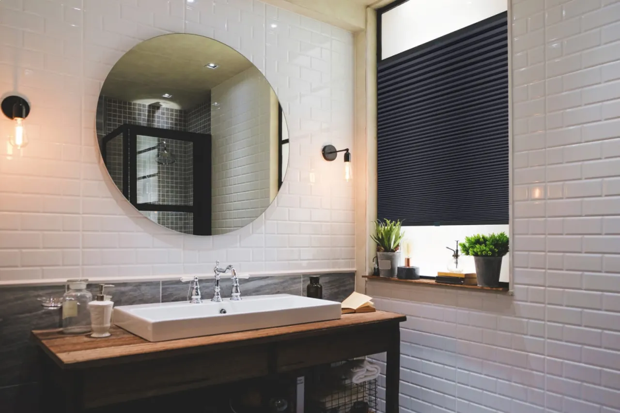 Zdjęcie Jaką roletę do łazienki wybrać, aby uniknąć problemów z wilgocią?