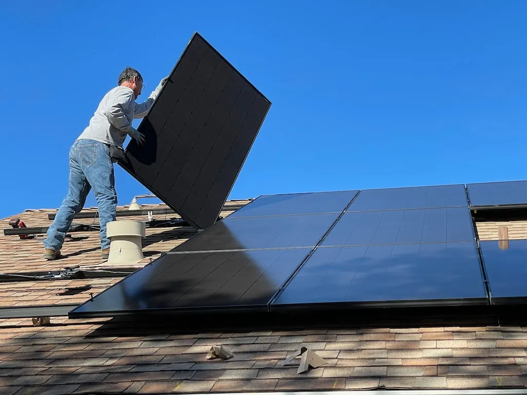 Zdjęcie Ile kosztuje dach solarny? Sprawdź ceny i oszczędności energii