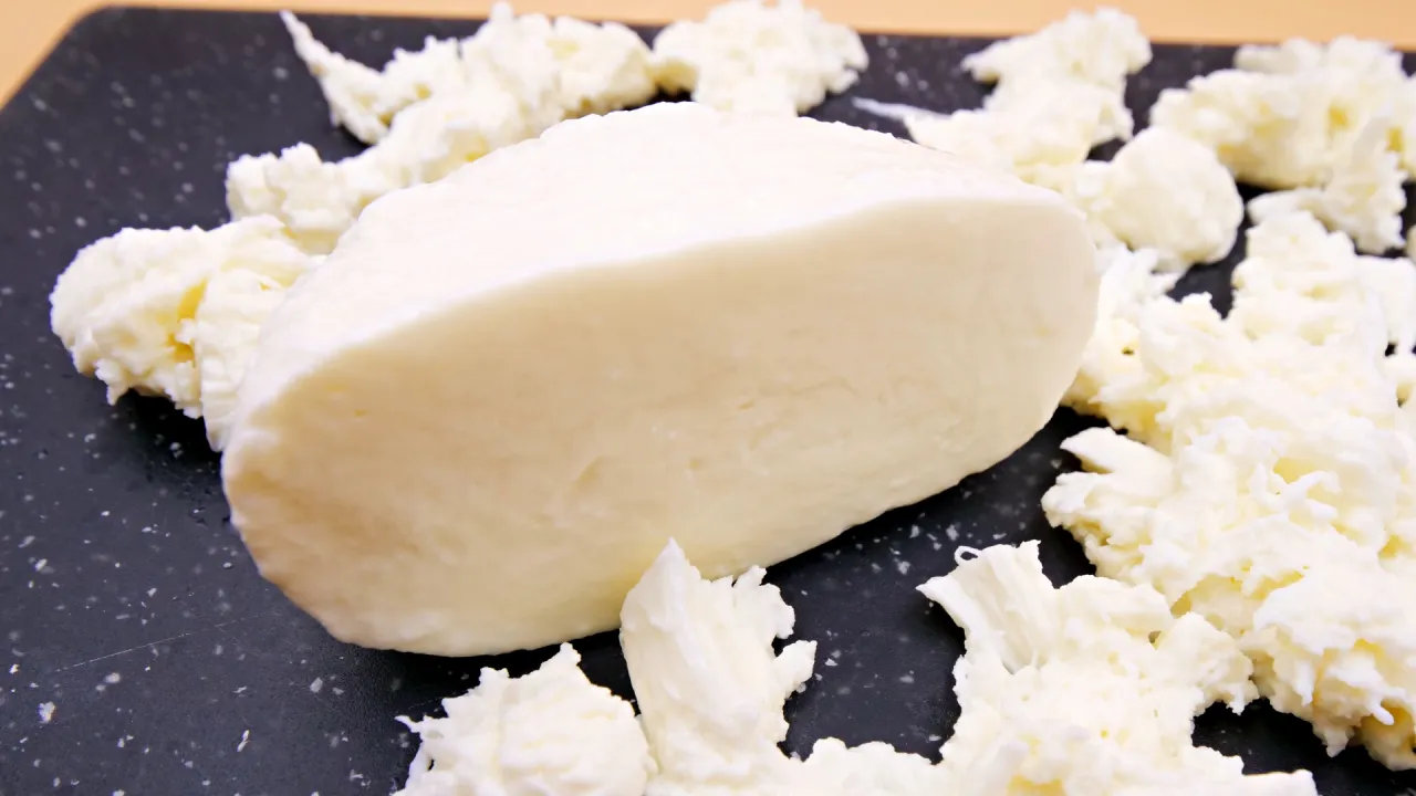 Zdjęcie Mozzarella czy zdrowa? Odkryj jej tajemnice i zagrożenia dla zdrowia
