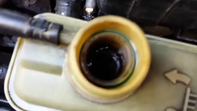 Zdjęcie Uszkodzona chłodnica oleju: objawy, kt&oacute;re musisz znać (i jak ich unikać)