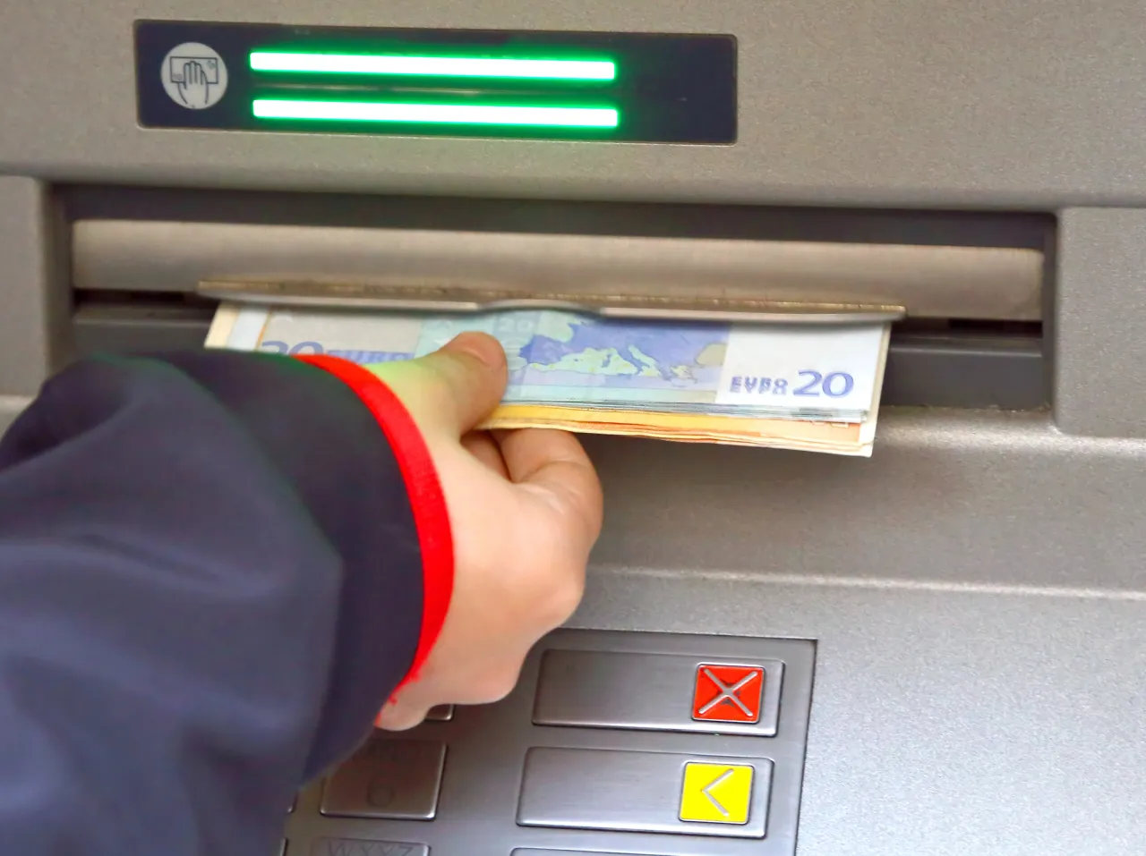 Zdjęcie Ile można wypłacić BLIK-iem? Limity wypłat w różnych bankach i ważne zasady
