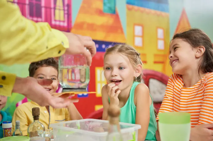 Zdjęcie Eksperymenty z solą: proste doświadczenia naukowe dla dzieci w domu