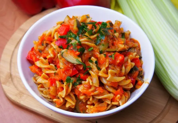 Zdjęcie Idealny sos do makaronu z warzywami? Przepisy Juliana Kr&oacute;la