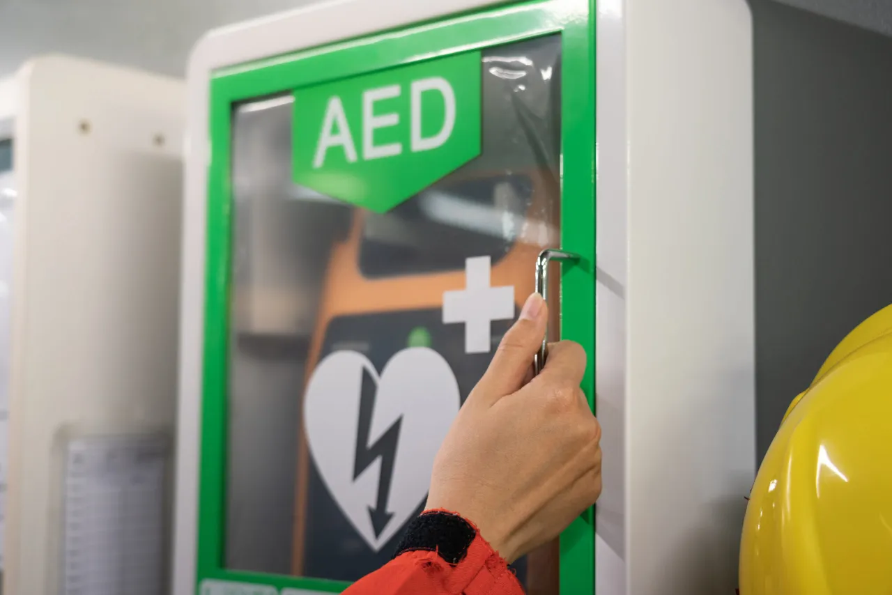Zdjęcie Gdzie jest defibrylator AED w Słupsku? Sprawdź lokalizacje i godziny