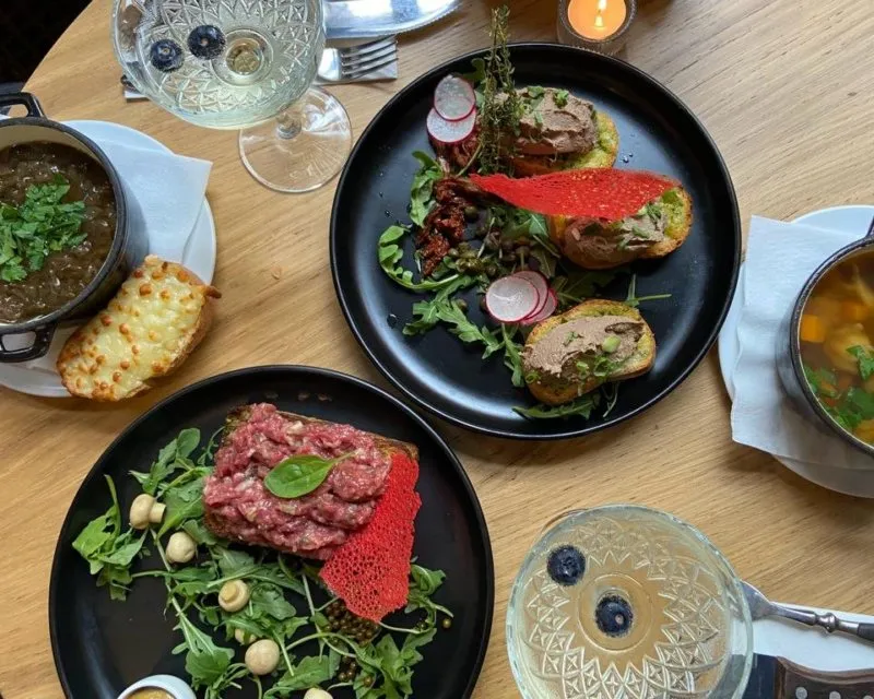 Zdjęcie Gdzie zjeść w Bydgoszczy? Odkryj najlepsze restauracje i smaki