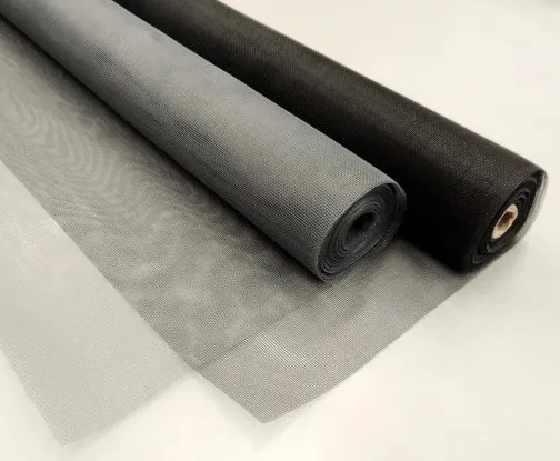 Zdjęcie Siatka na okno szara czy czarna – która lepiej chroni przed owadami?