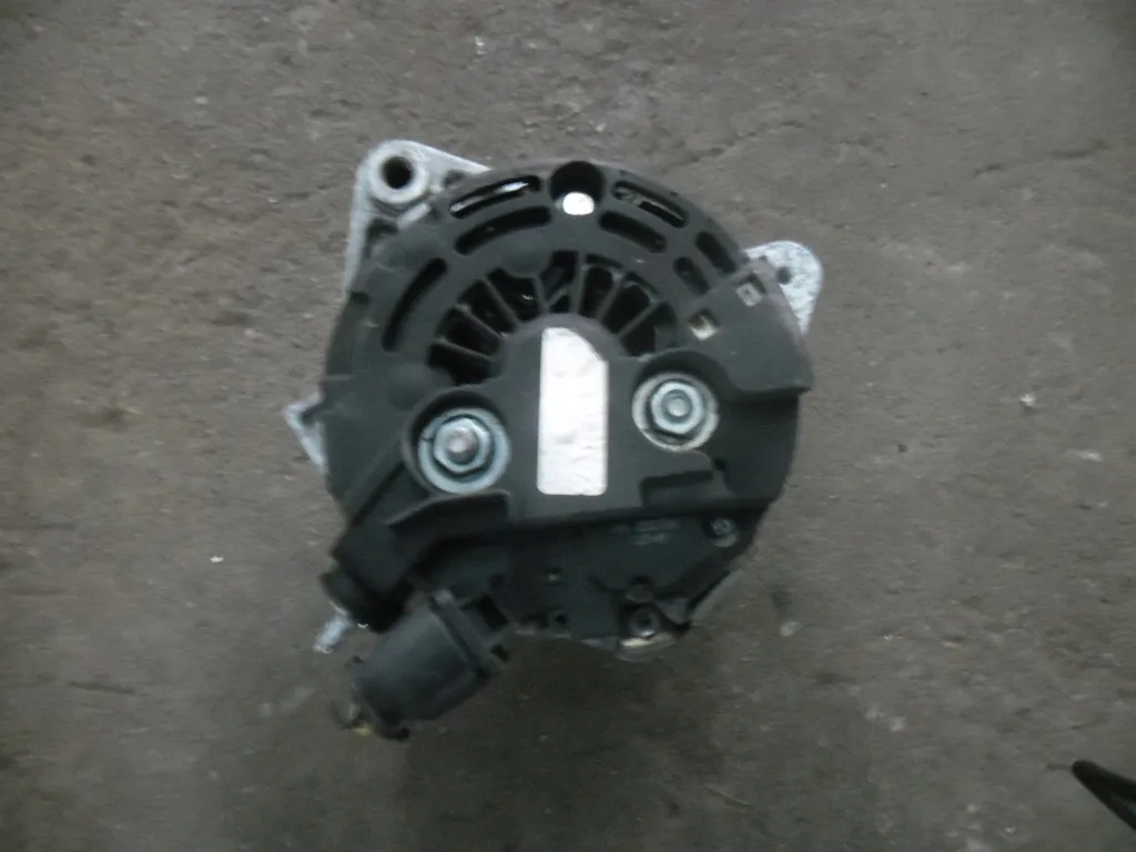 Zdjęcie Jak łatwo i bezpiecznie wyjąć alternator w Toyota Avensis T25 – krok po kroku
