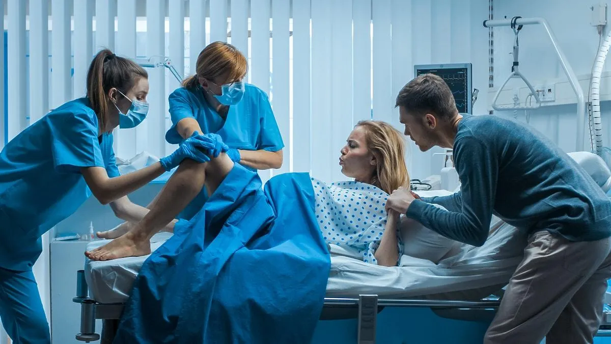 Zdjęcie Kiedy jechać do porodu? Poznaj kluczowe objawy i wskazówki