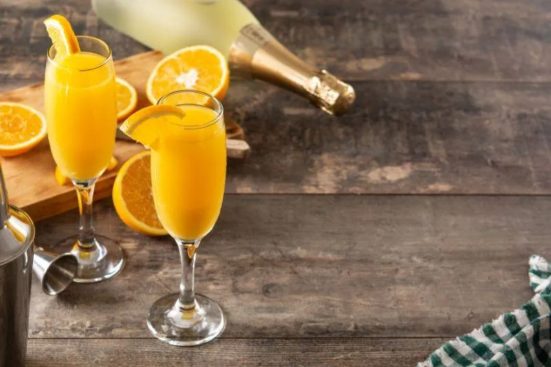 Zdjęcie Najlepszy przepis na pomarańczowy drink z prosecco, który zachwyci