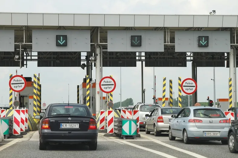 Zdjęcie Jak bezpiecznie jeździć po autostradach – uniknij błędów i mandatów