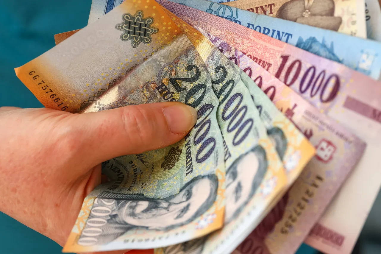 Zdjęcie Waluta w Budapeszcie: poznaj forint węgierski i zasady płatności na Węgrzech