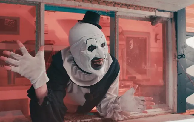 Zdjęcie Złowieszczy klaun z filmu To - najstraszniejsza postać w historii horroru