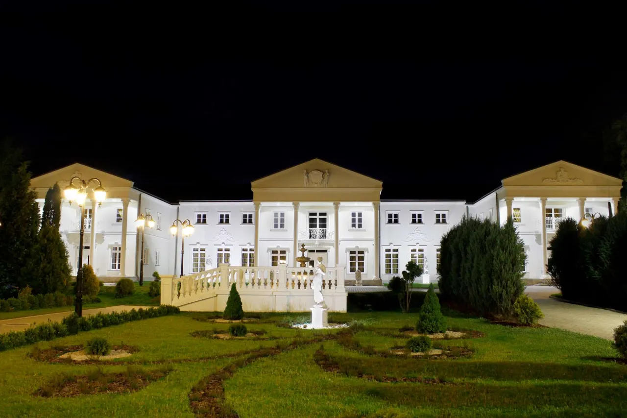 Zdjęcie Biały Pałac Łódź: Ekskluzywna sala weselna w malowniczym ogrodzie